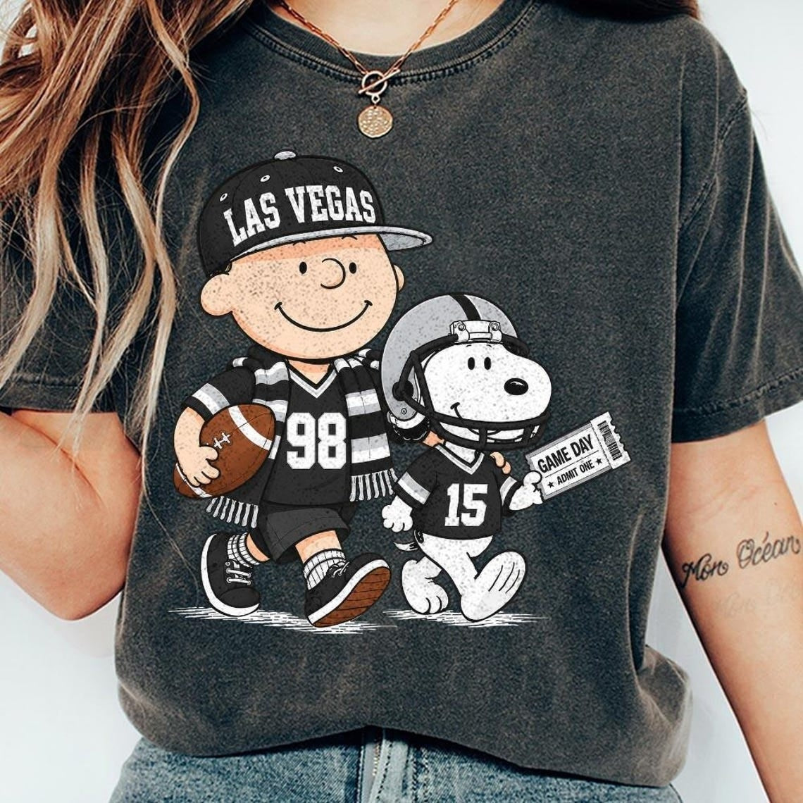 Las Vegas Raiders Snoopy Charlie Brown Vintage Football Graphic T-Shirt