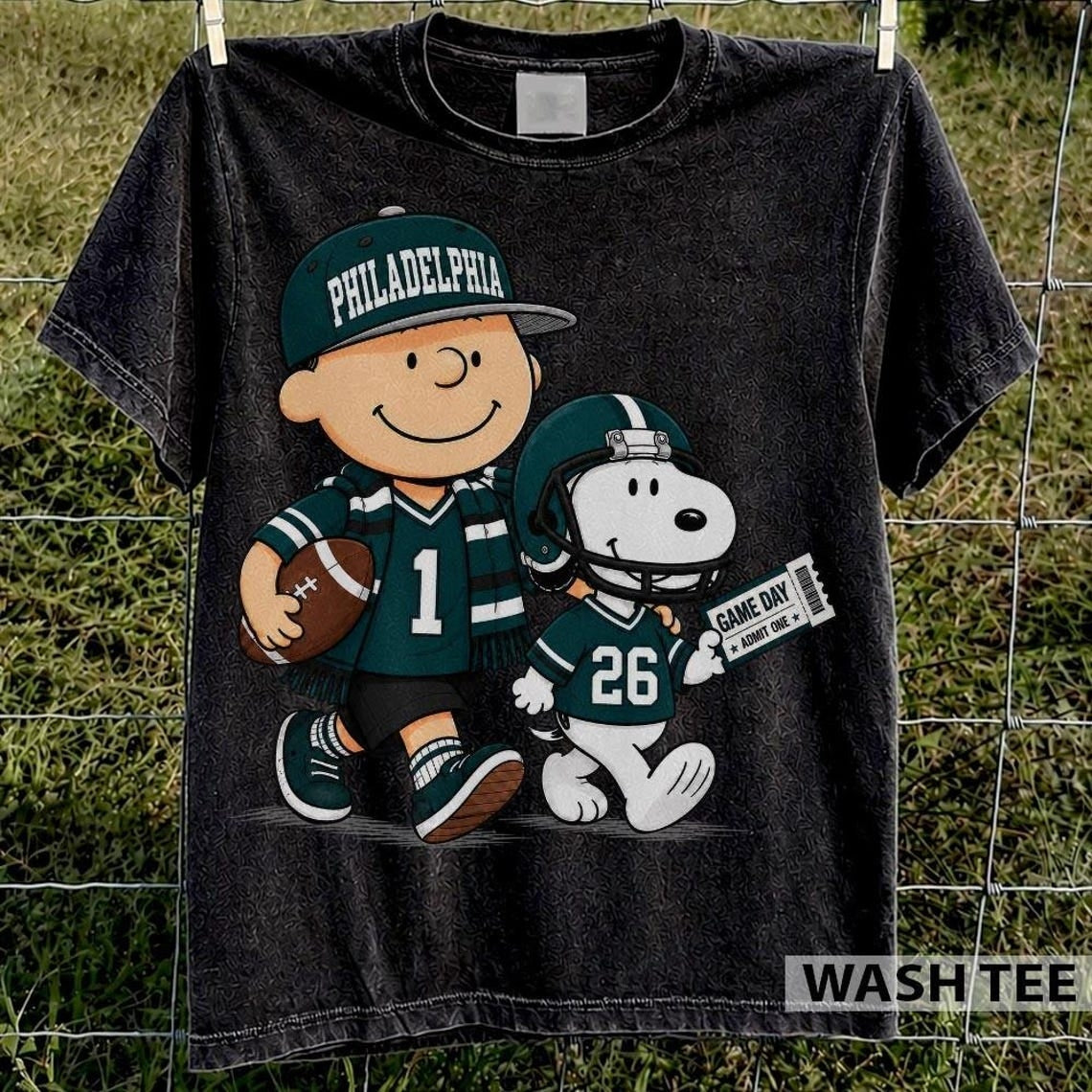 Philadelphia Eagles Snoopy Charlie Brown Vintage Football Graphic T-Shirt