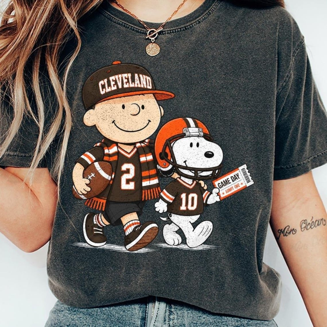 Cleveland Browns Snoopy Charlie Brown Vintage Football Graphic T-Shirt