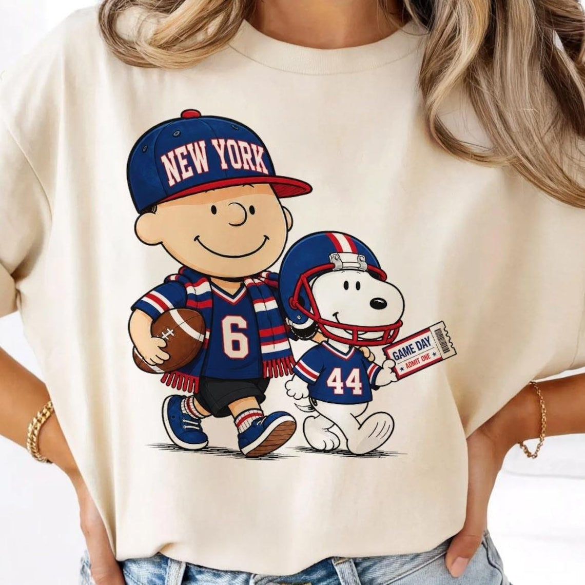 New York Giants Snoopy Charlie Brown Vintage Football Graphic T-Shirt