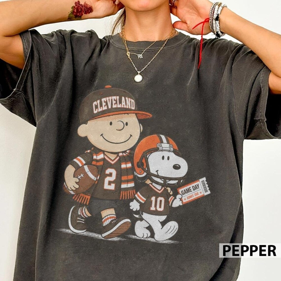 Cleveland Browns Snoopy Charlie Brown Vintage Football Graphic T-Shirt