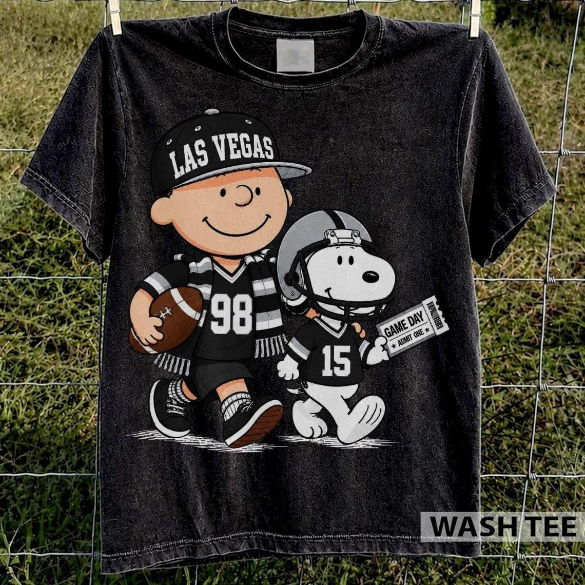 Las Vegas Raiders Snoopy Charlie Brown Vintage Football Graphic T-Shirt
