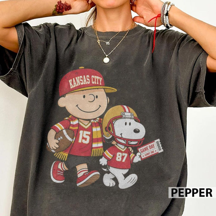 Kansas City Chiefs Snoopy Charlie Brown Vintage Football Graphic T-Shirt