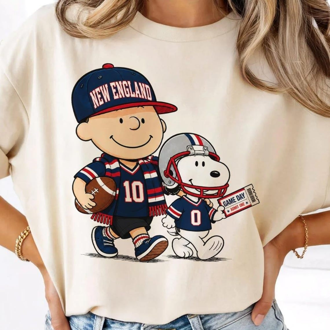 New England Patriots Snoopy Charlie Brown Vintage Football Graphic T-Shirt