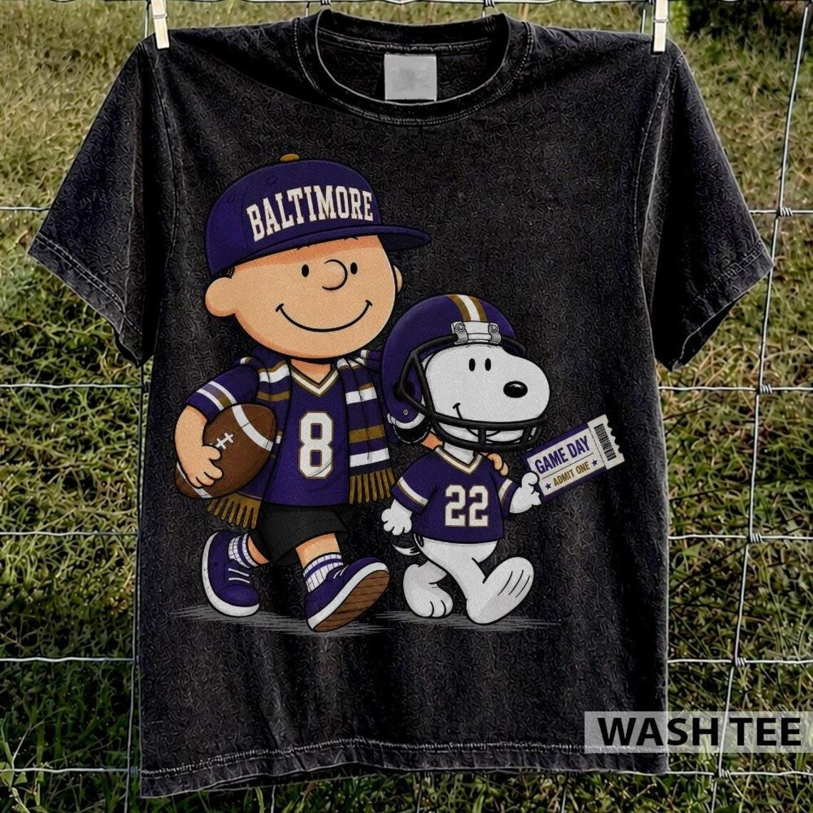 Baltimore Ravens Snoopy Charlie Brown Vintage Football Graphic T-Shirt