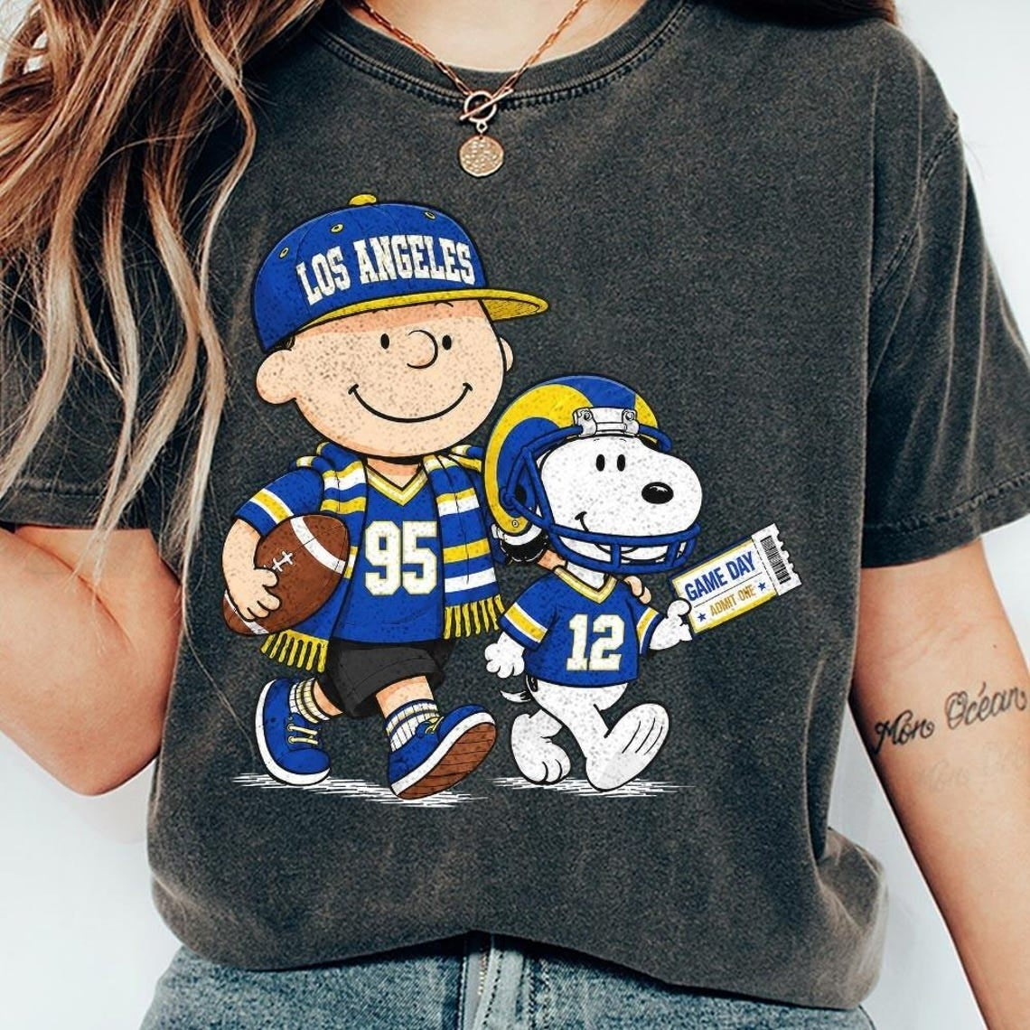 Los Angeles Rams Snoopy Charlie Brown Vintage Football Graphic T-Shirt