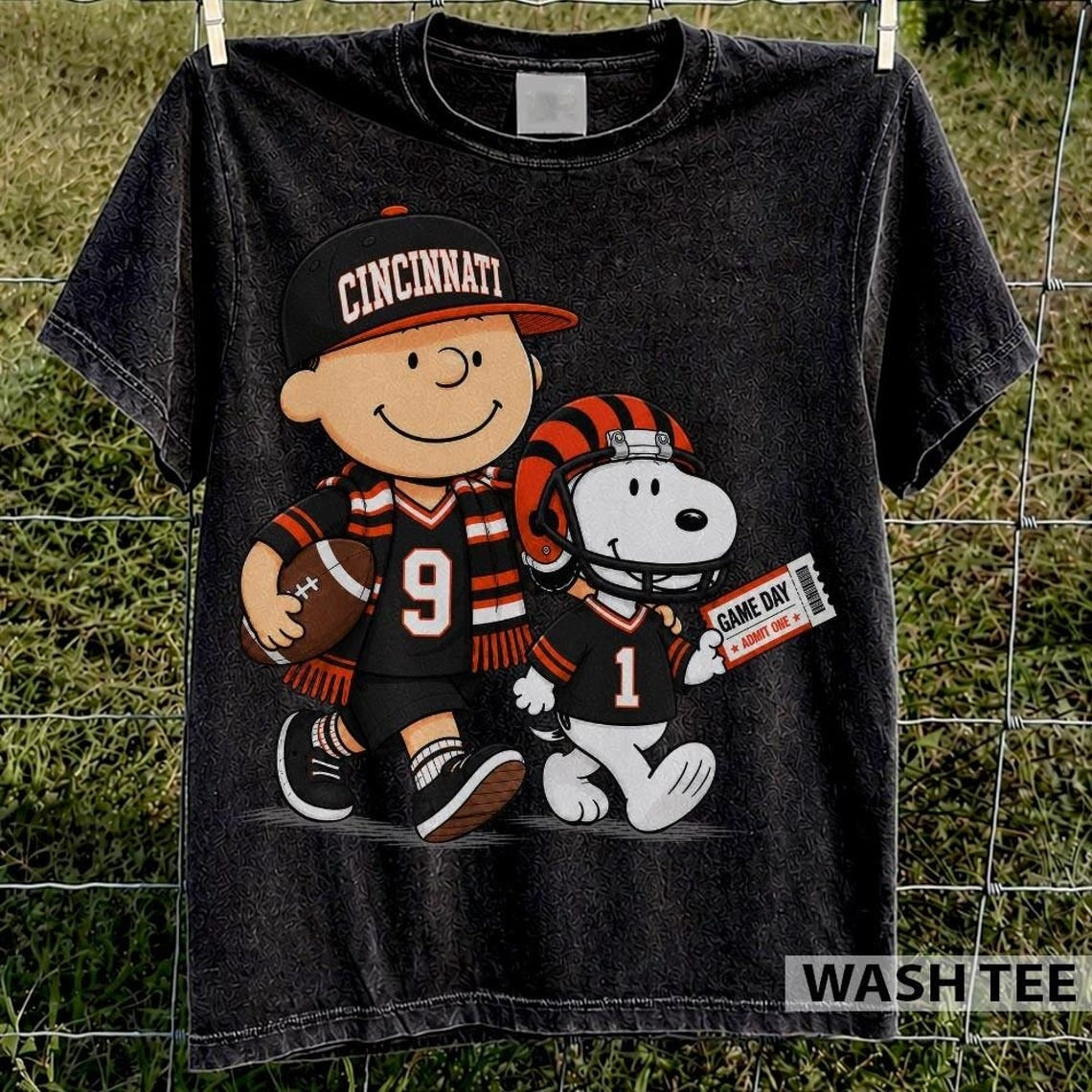 Las Vegas Raiders Snoopy Charlie Brown Vintage Football Graphic T-Shirt