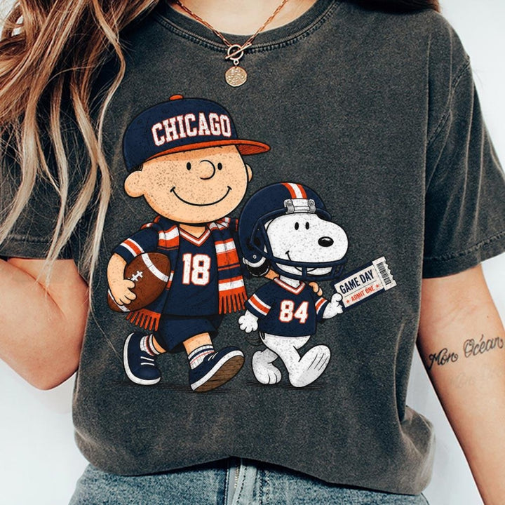 Chicago Bears Snoopy Charlie Brown Vintage Football Graphic T-Shirt