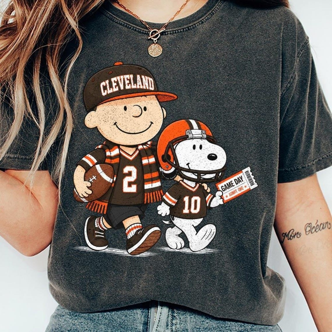 Cleveland Browns Snoopy Charlie Brown Vintage Football Graphic T-Shirt