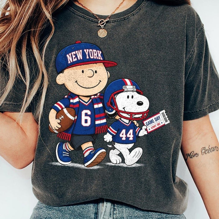 New York Giants Snoopy Charlie Brown Vintage Football Graphic T-Shirt