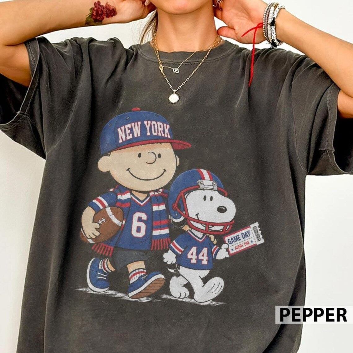 New York Giants Snoopy Charlie Brown Vintage Football Graphic T-Shirt