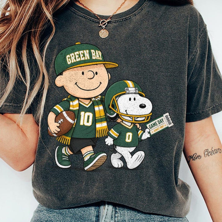 Green Bay Packers Snoopy Charlie Brown Vintage Football Graphic T-Shirt