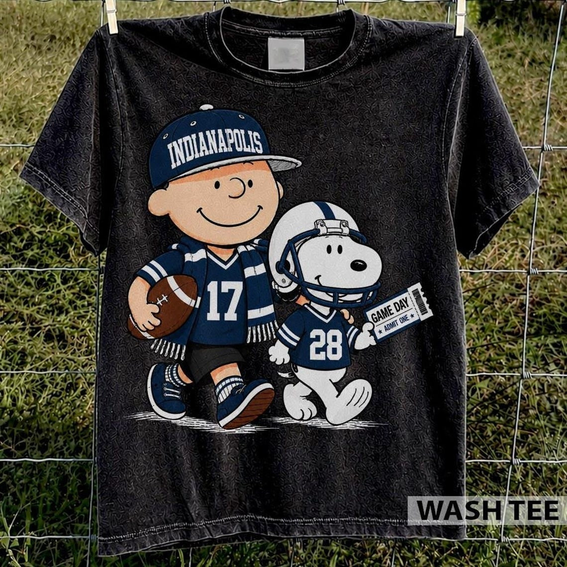 Indianapolis Colts Snoopy Charlie Brown Vintage Football Graphic T-Shirt
